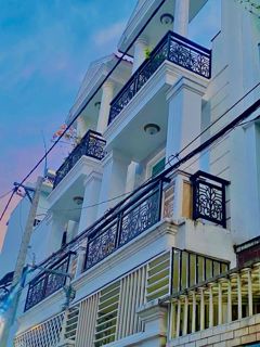 Bán nhà HXH Đường 8 Trường Thọ, 4 tầng, ngang 7m DT 68M2. Nhà đẹp dọn vào ở ngay